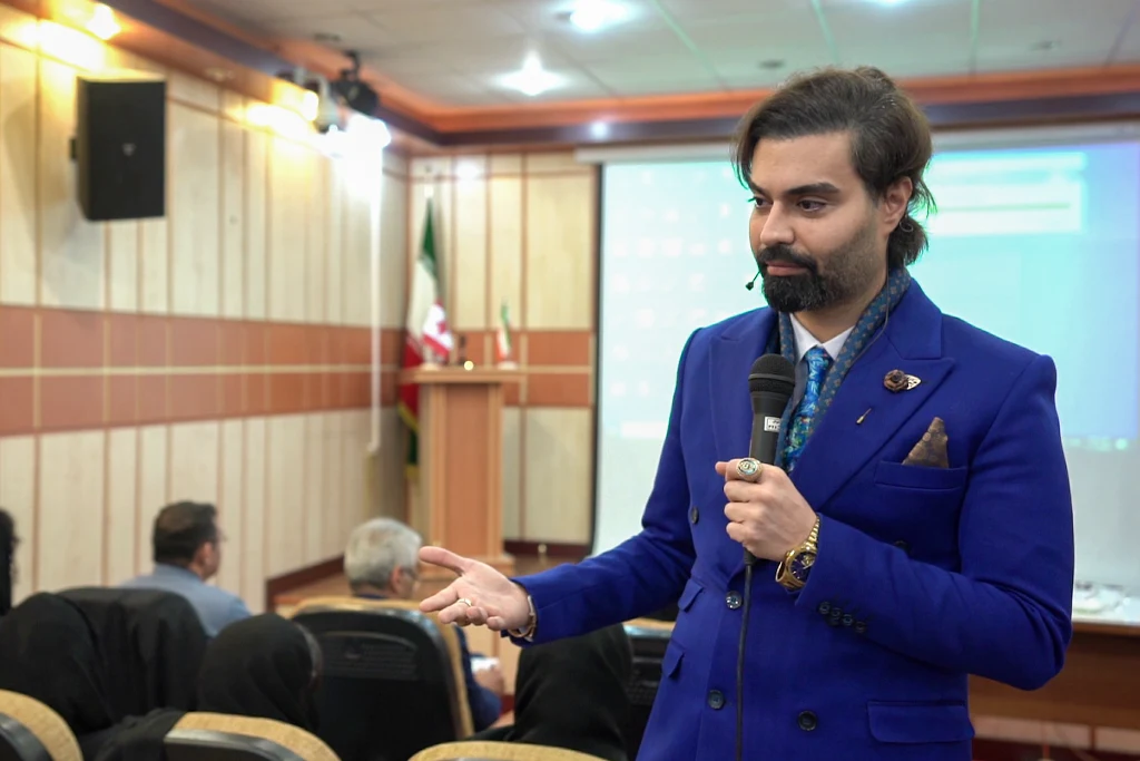 کاریزماتیک یعنی چی