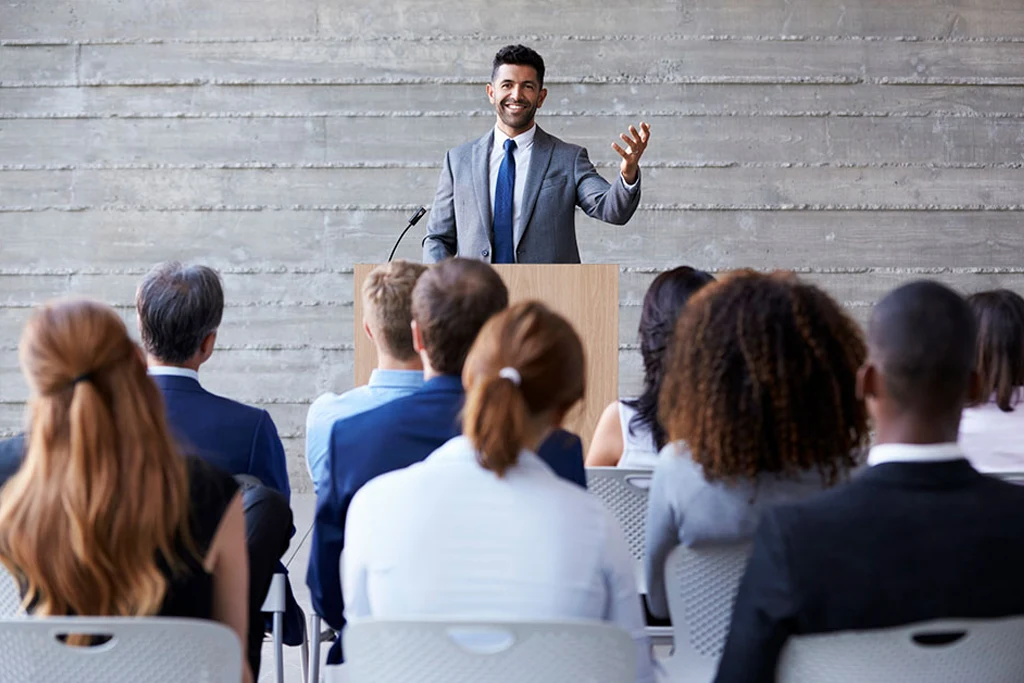 کاریزماتیک یعنی چی